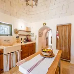 Villa Trullo Magnifico 8, Emma